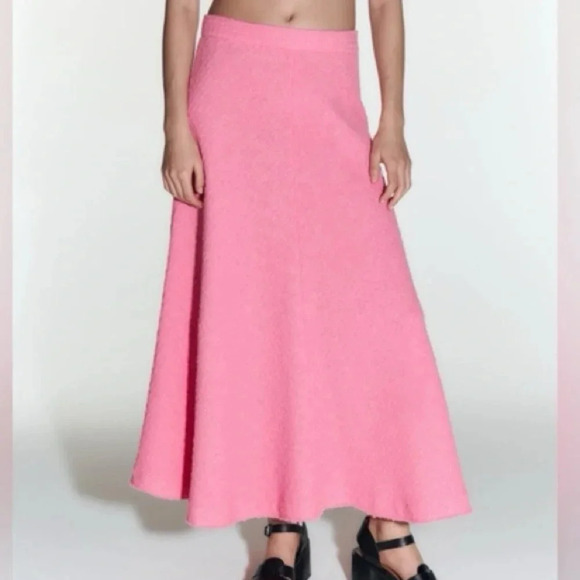 Zara Dresses & Skirts - Zara pink textured women’s size small long midi skirt Barbie , good condition